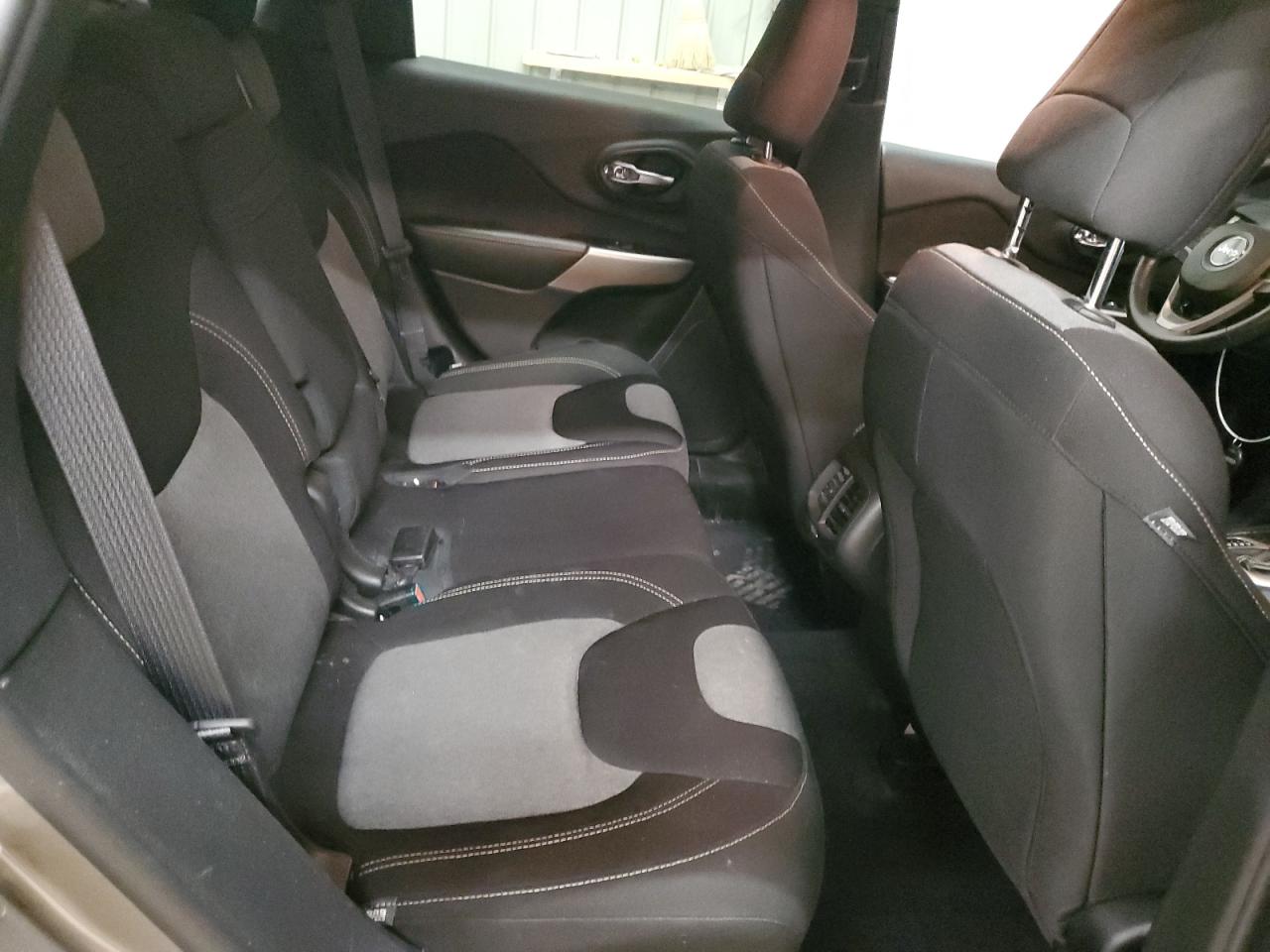 2018 Jeep Grand Cherokee - Image 11