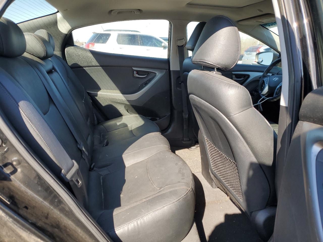 2011 Hyundai Elantra - Image 10