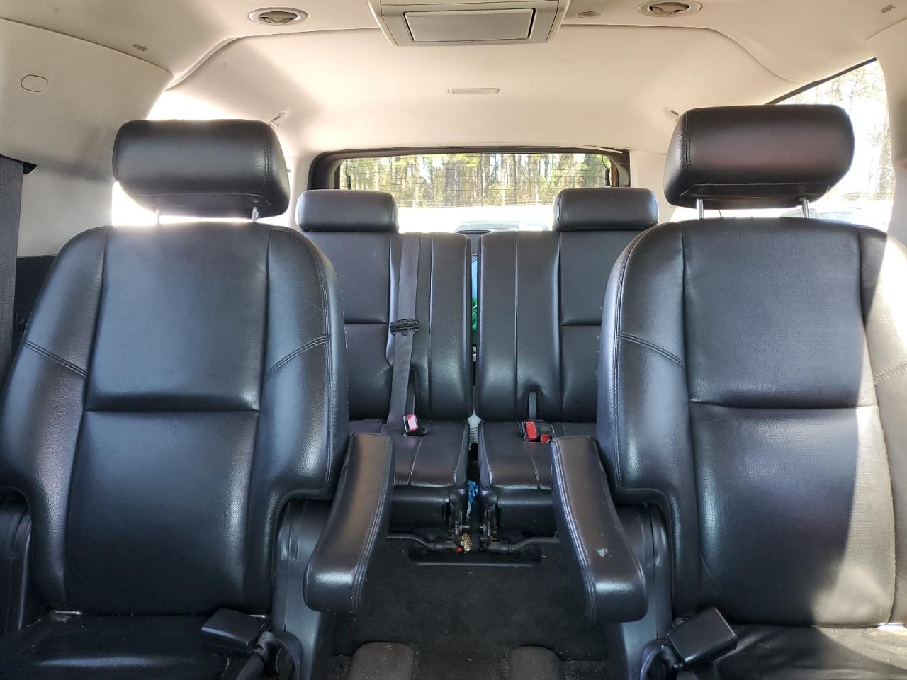 2009 Chevrolet Suburban - Image 10