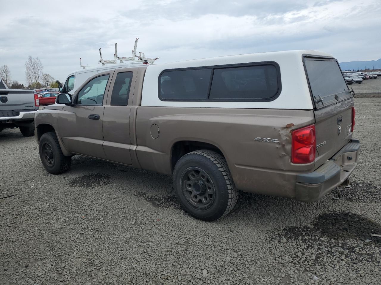 2010 Dodge Dakota - Image 2