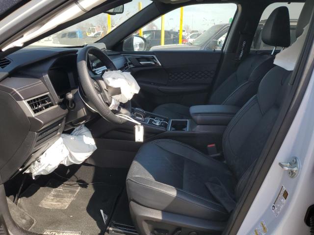 MITSUBISHI OUTLANDER 2024 Белы