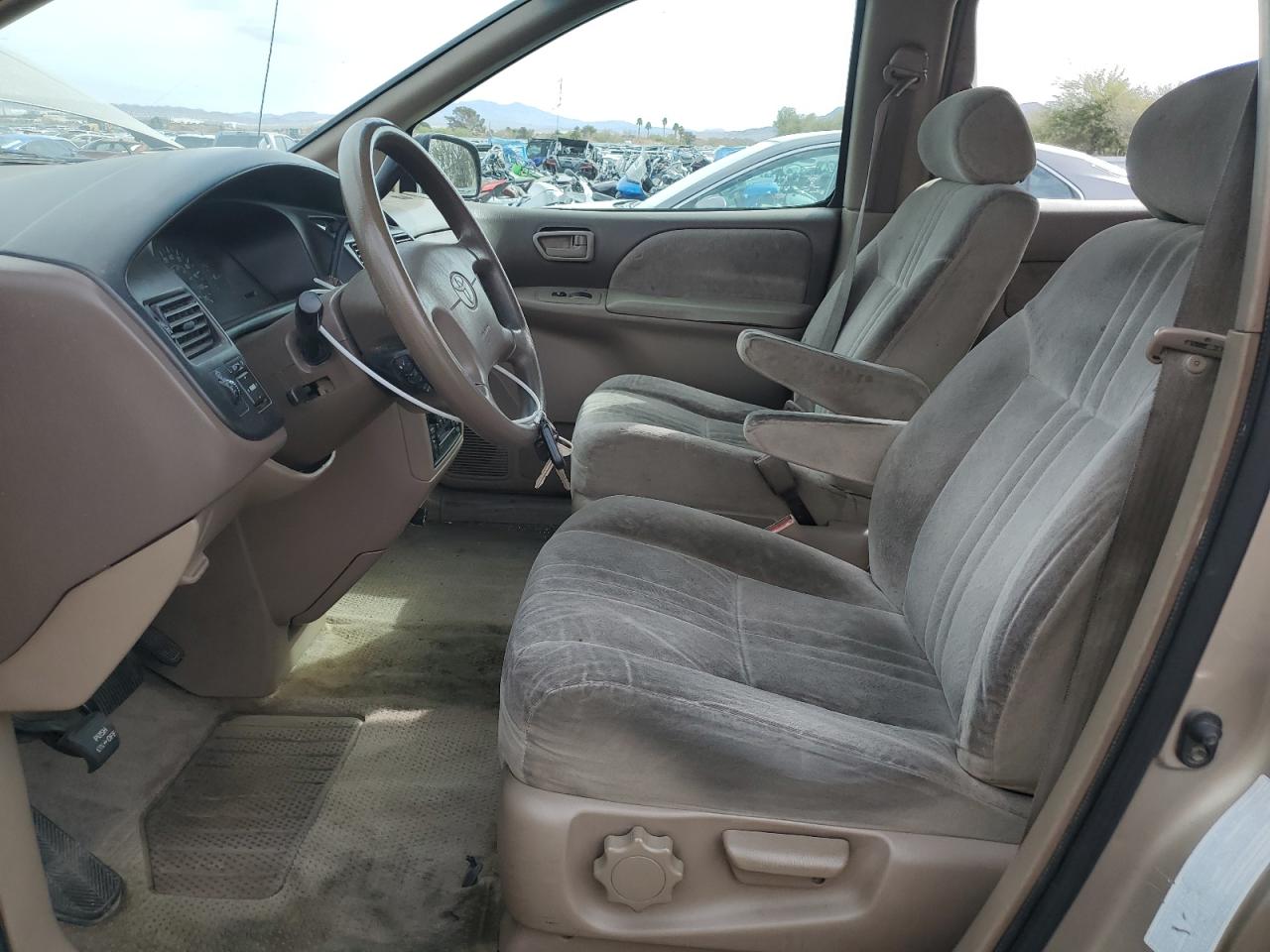 2000 Toyota Sienna - Image 7