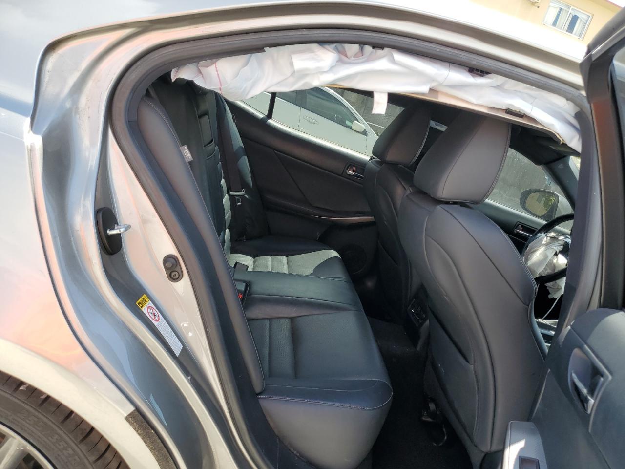 2016 Lexus IS - Image 10