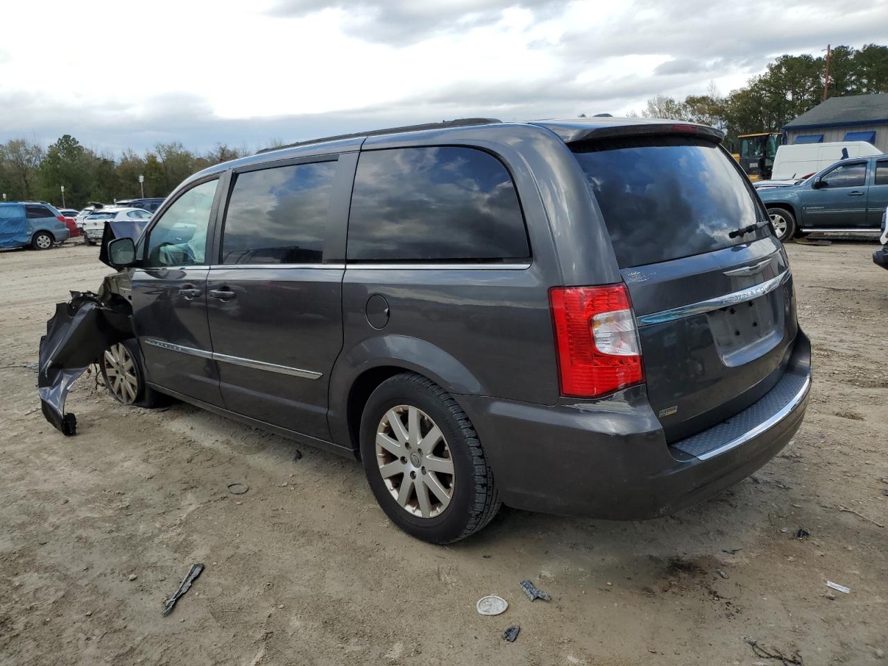 2016 Chrysler Town & Country - Image 2