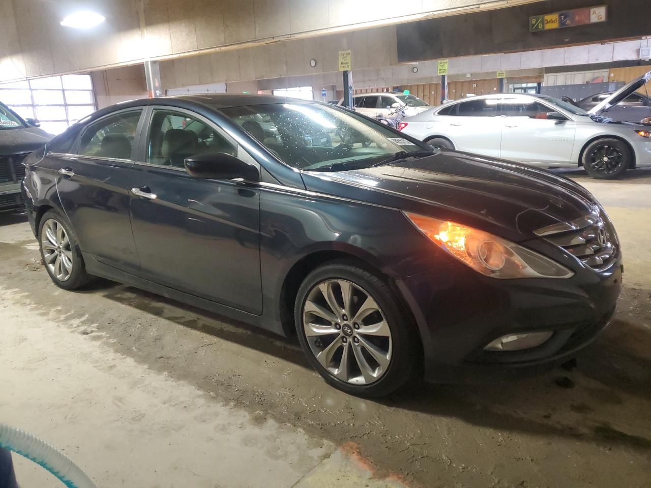 2013 Hyundai Sonata - Image 4