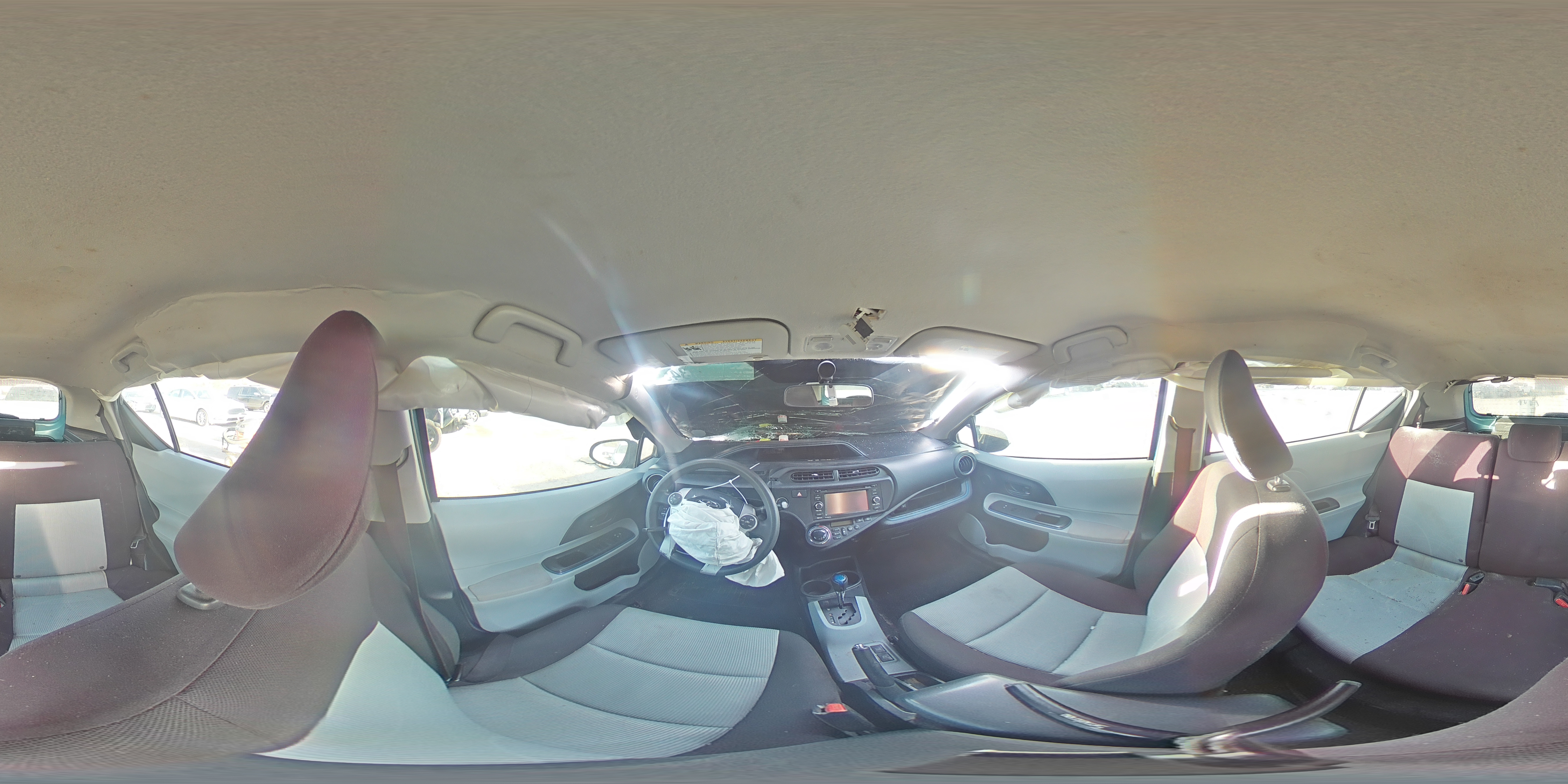 2013 Toyota Prius - Image 13