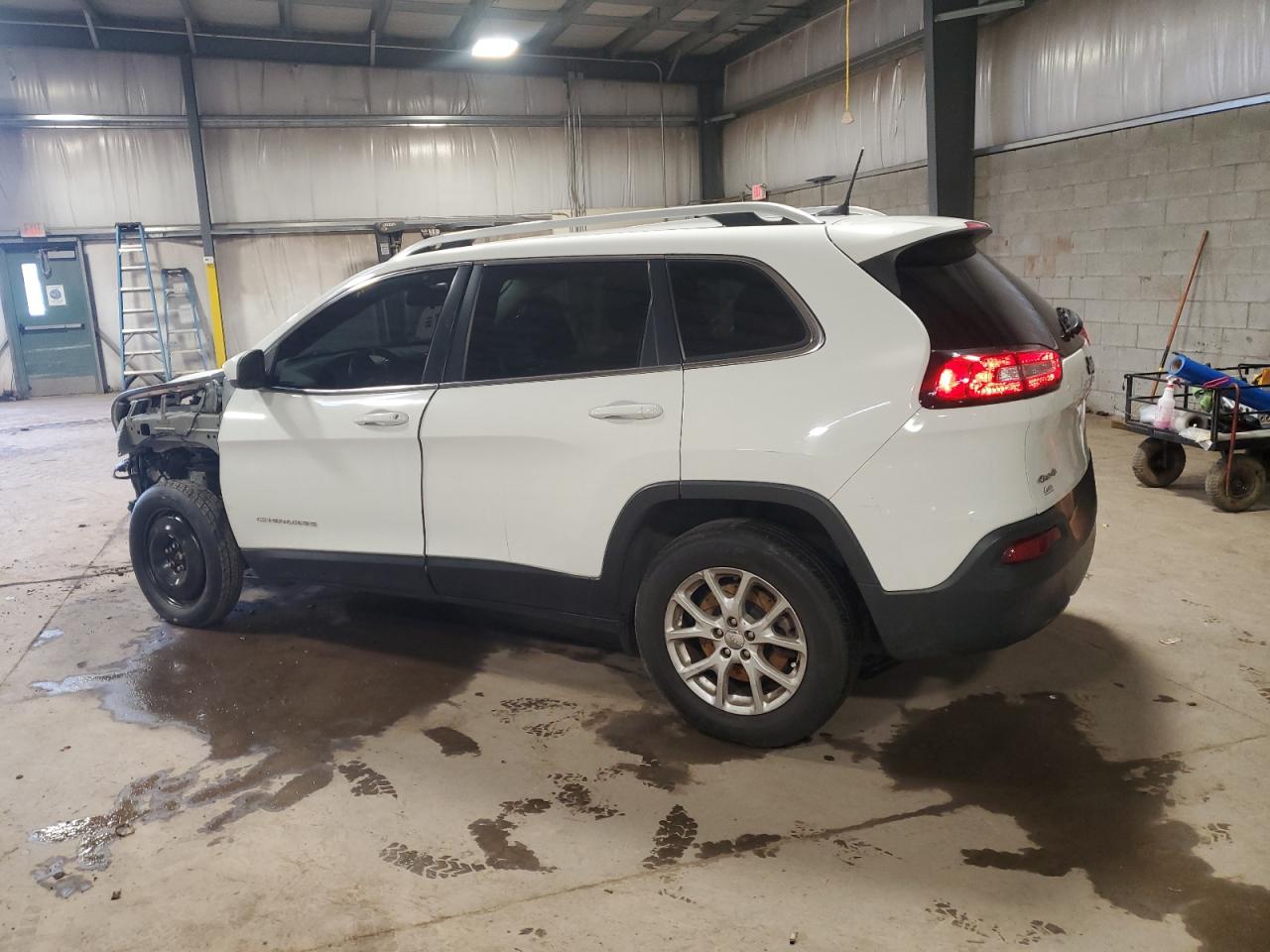 2016 Jeep Grand Cherokee - Image 2