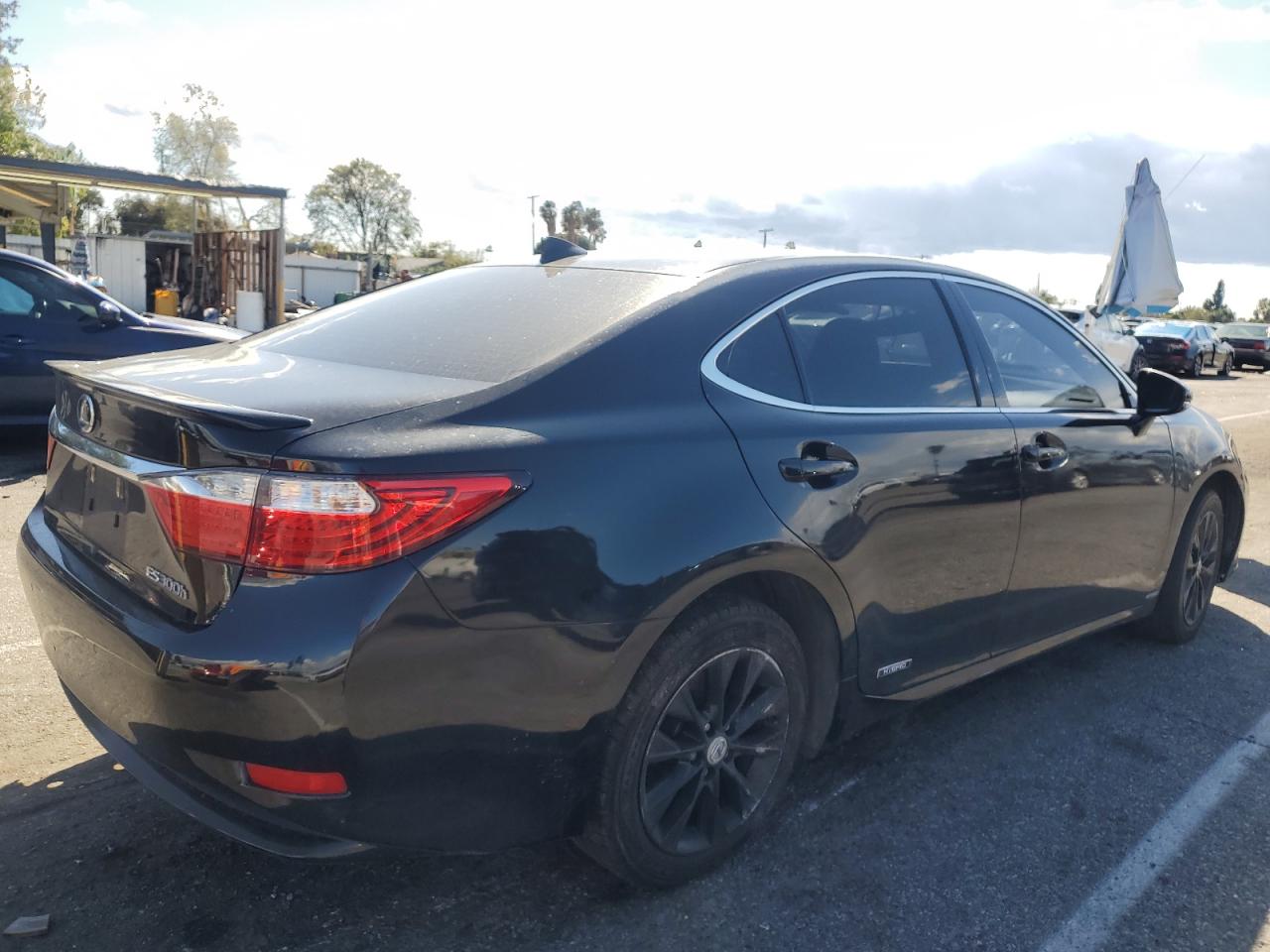 2015 Lexus ES - Image 3