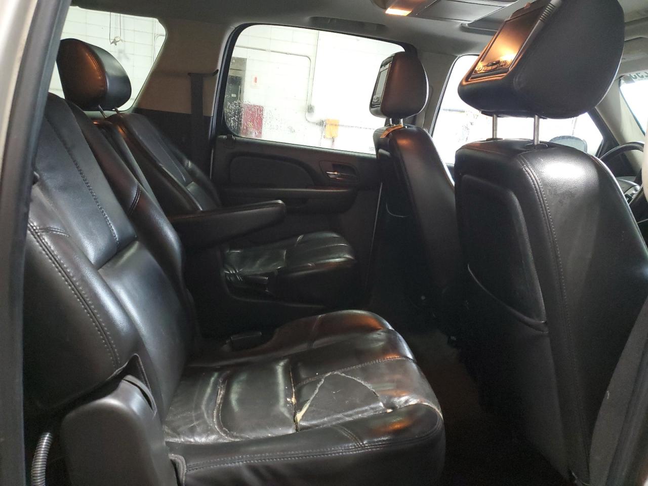 2007 Chevrolet Suburban - Image 11