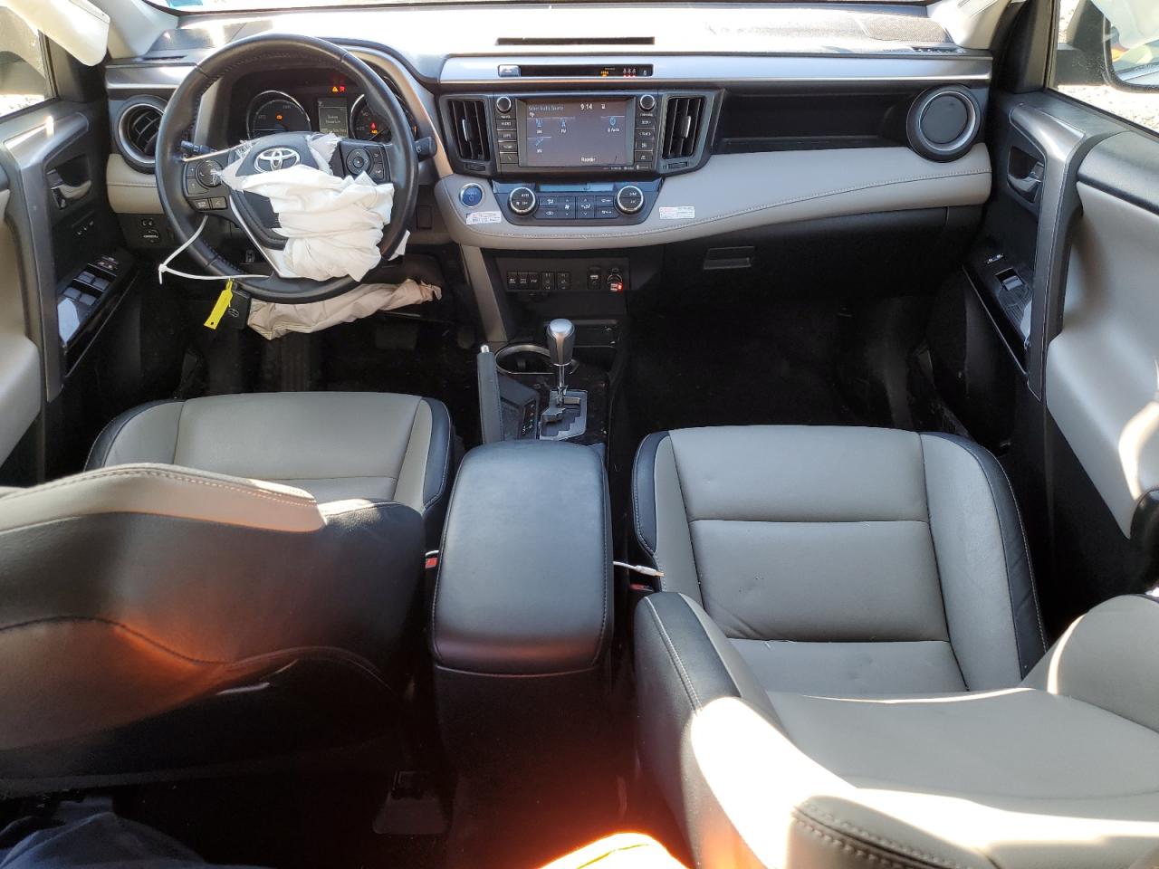2018 Toyota RAV 4 - Image 8