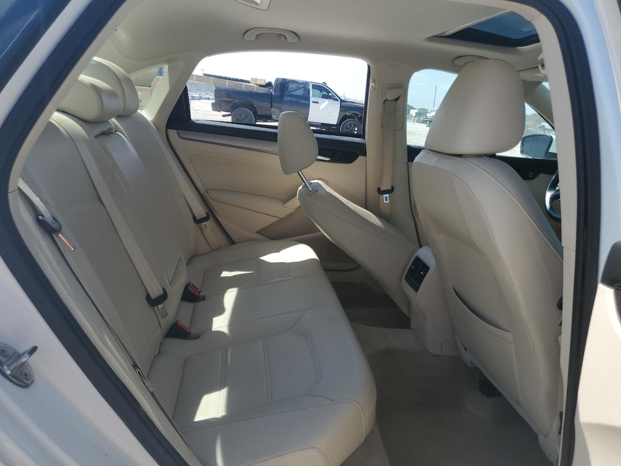 2015 Volkswagen Passat - Image 10