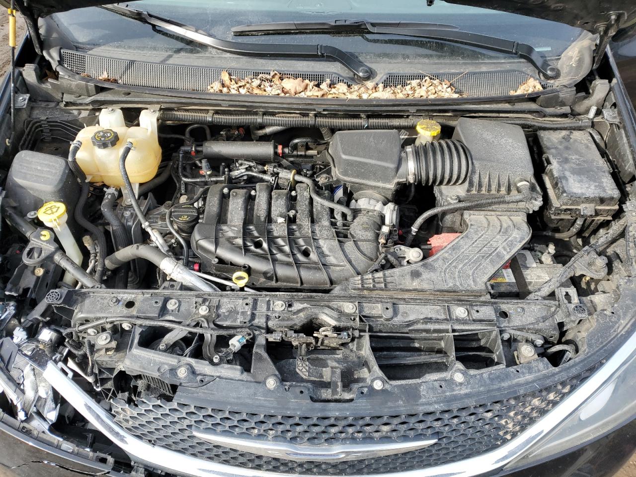 2017 Chrysler Pacifica - Image 12