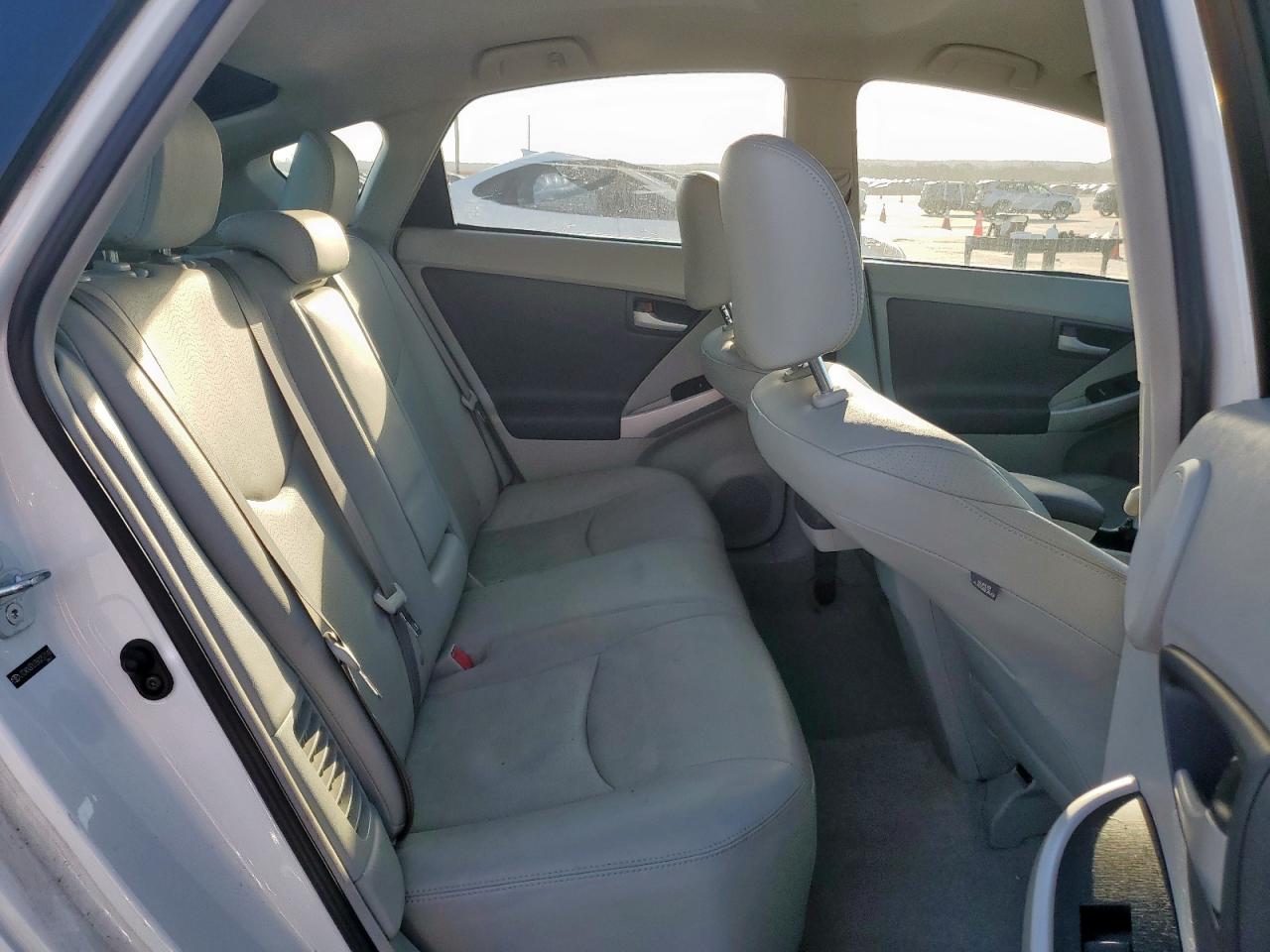 2011 Toyota Prius - Image 10