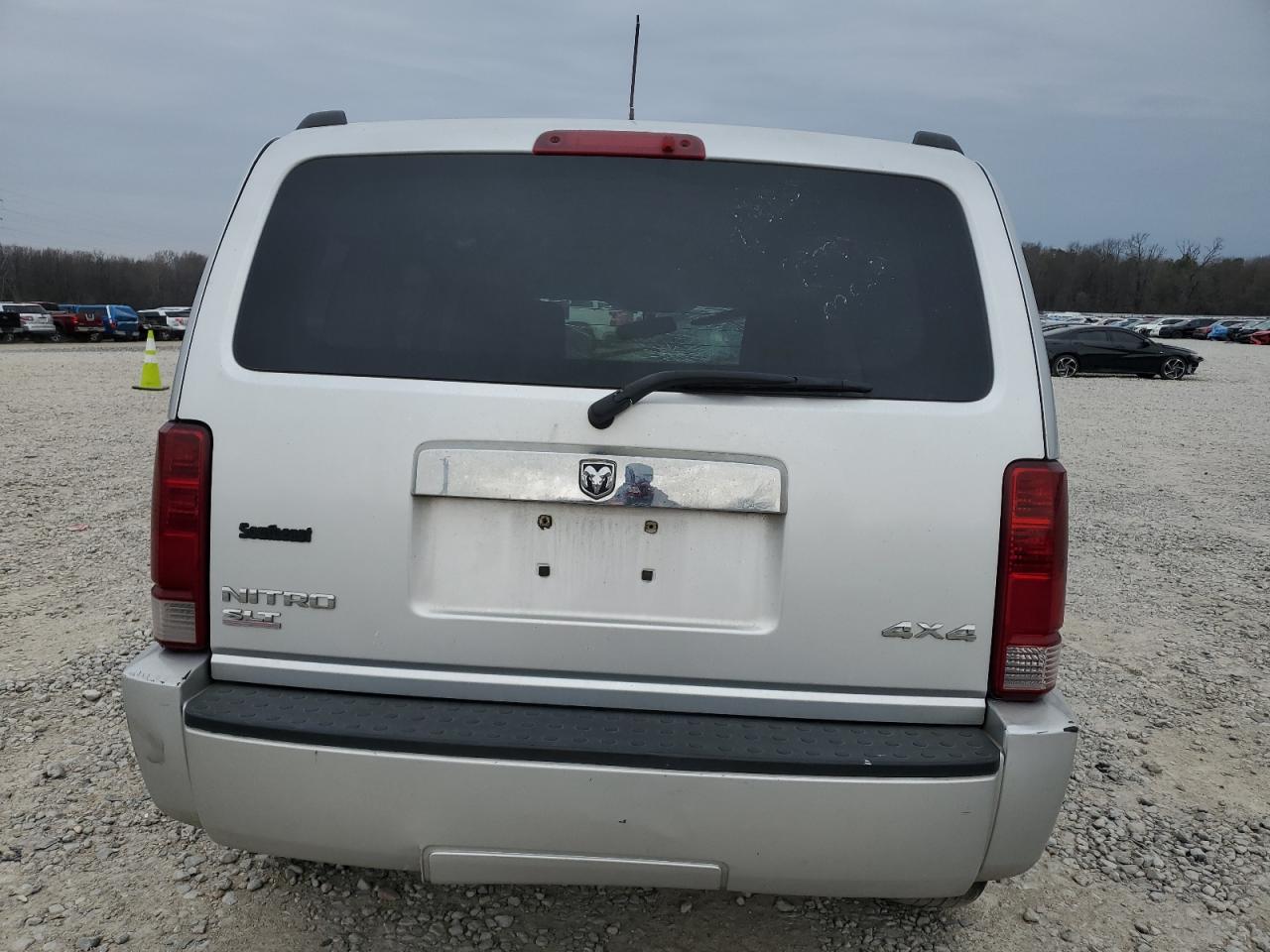 2008 Dodge Nitro - Image 6