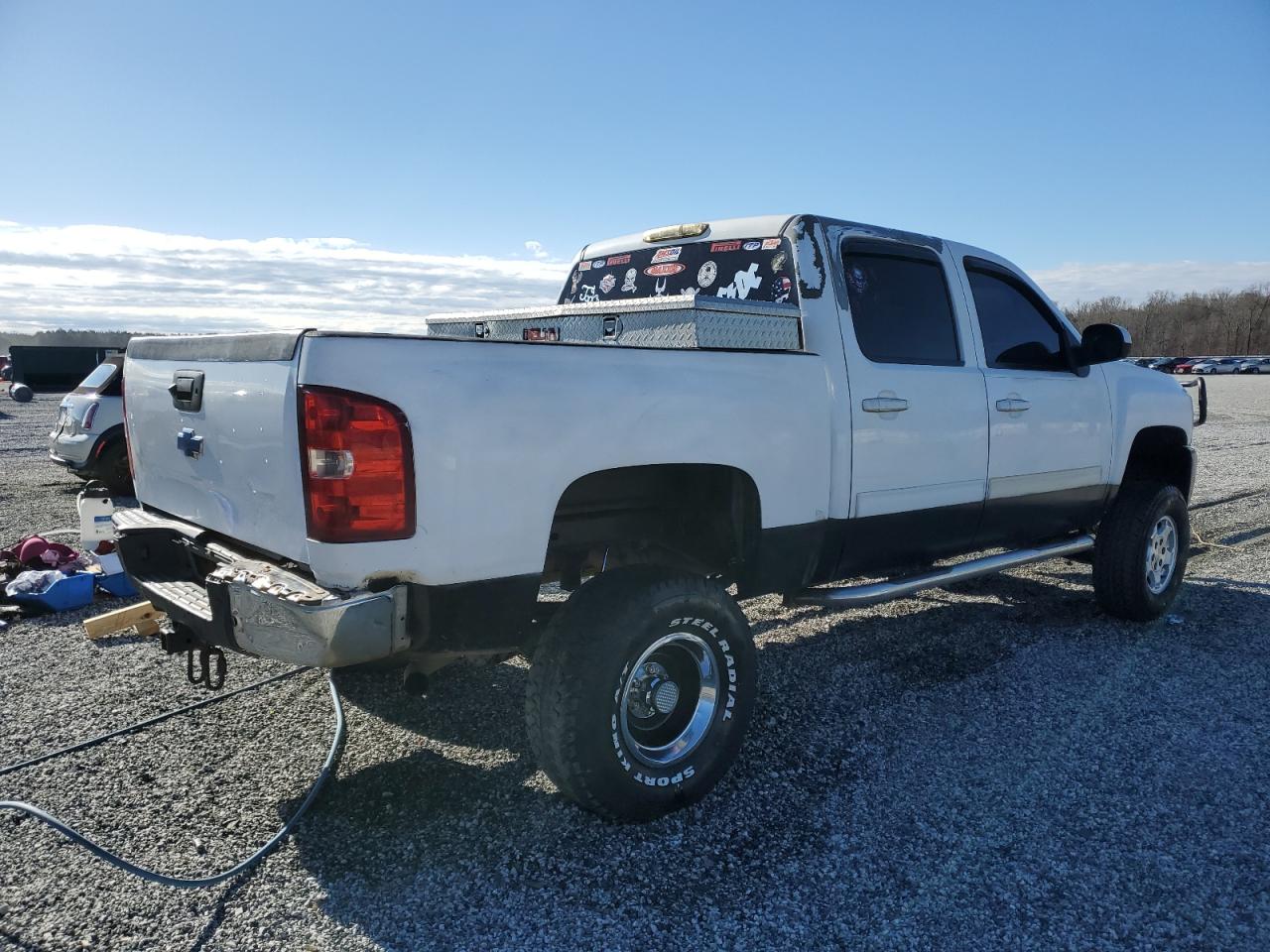 2011 Chevrolet Silverado - Image 3