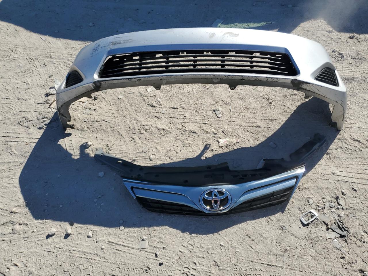 2012 Toyota Camry - Image 12