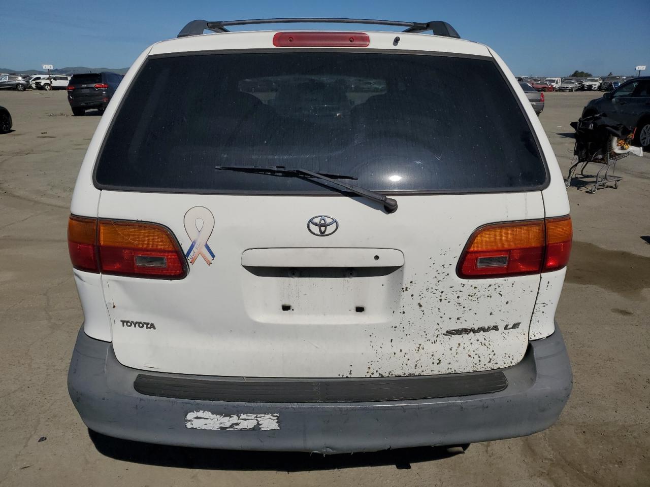 2000 Toyota Sienna - Image 6