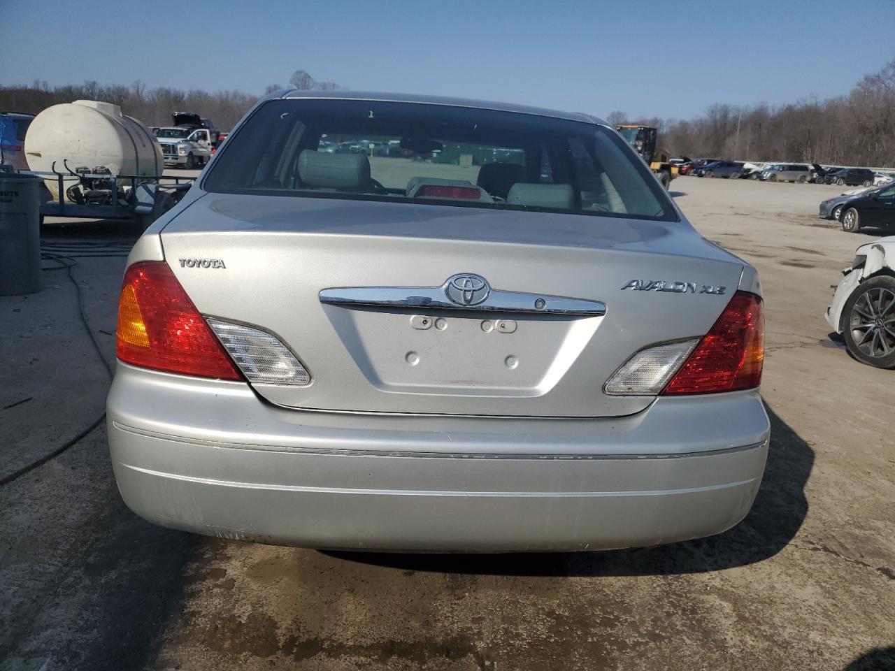 2001 Toyota Avalon - Image 6