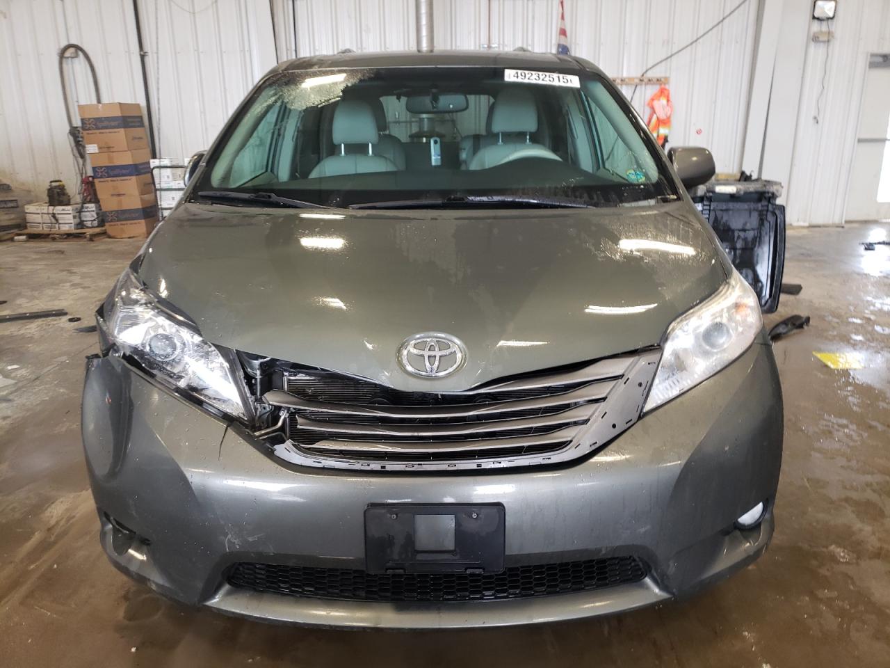 2013 Toyota Sienna - Image 5
