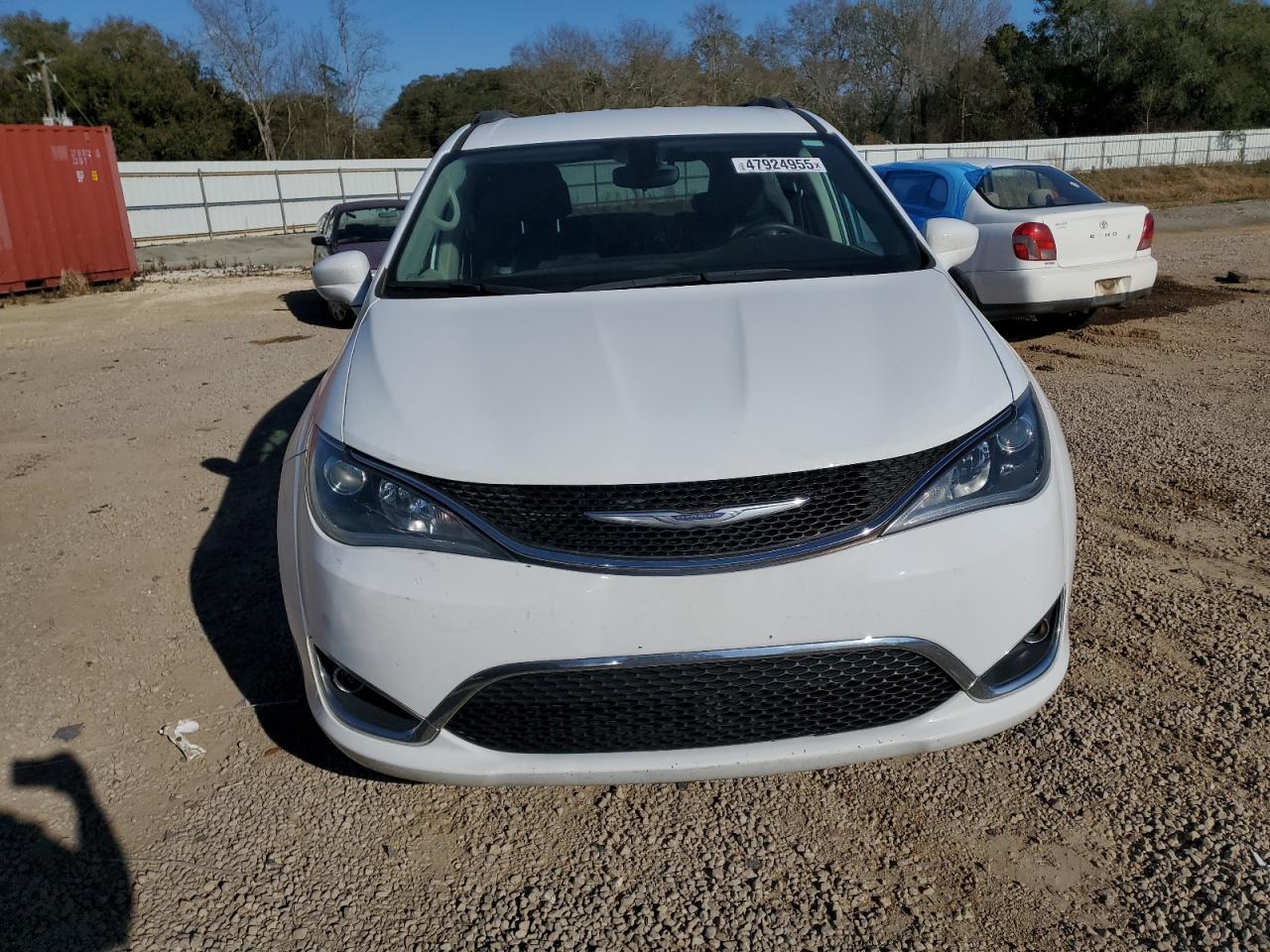 2017 Chrysler Pacifica - Image 5