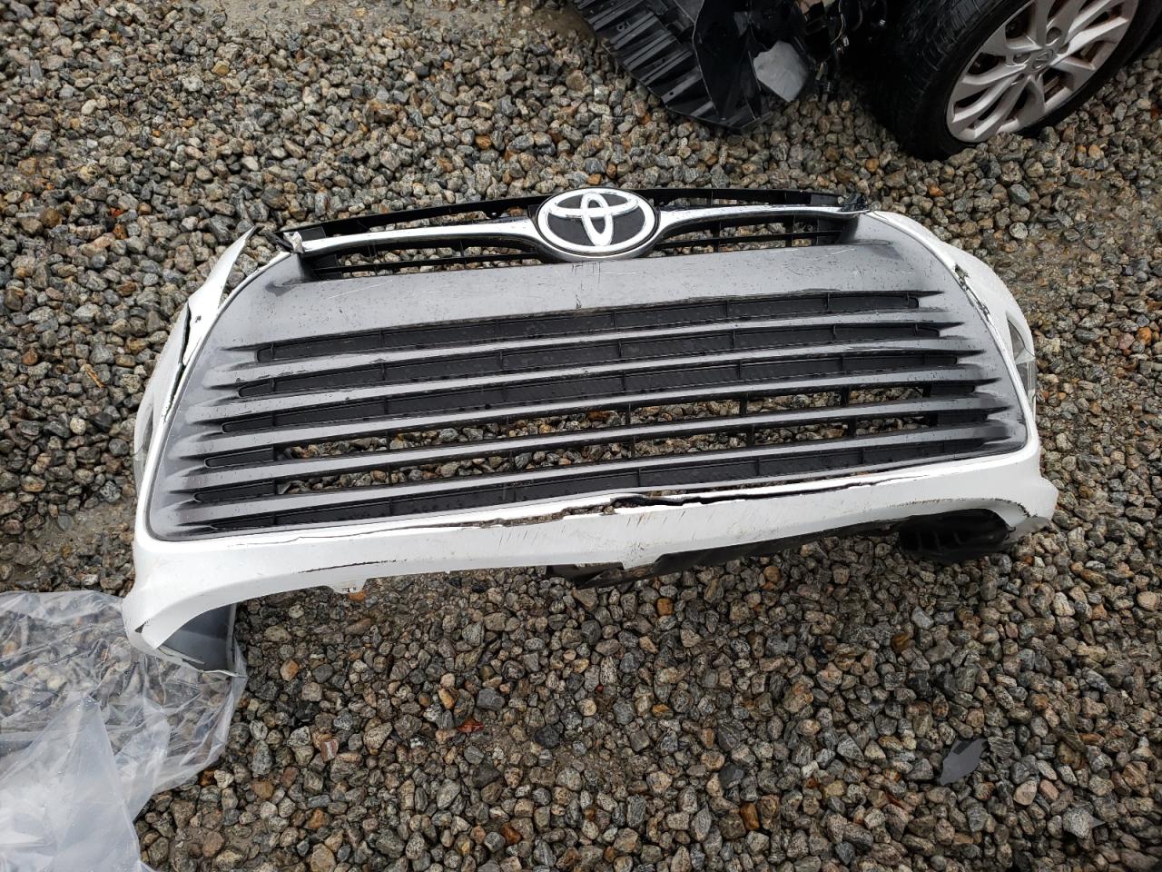 2016 Toyota Camry - Image 12