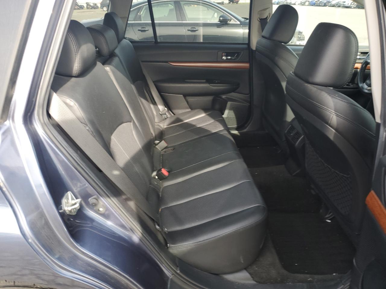 2013 Subaru Outback - Image 11