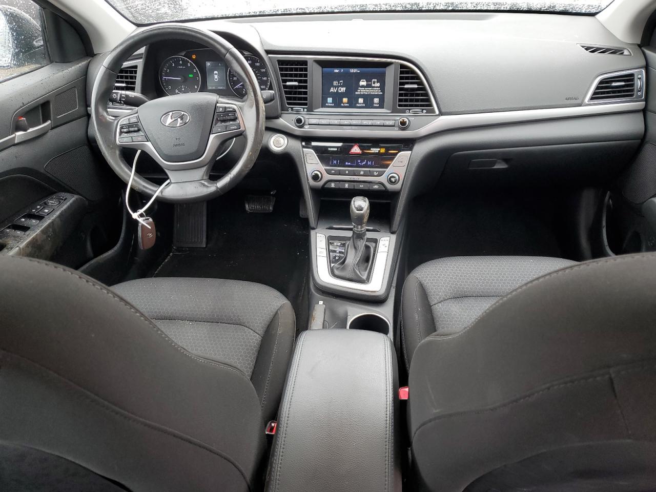 2017 Hyundai Elantra - Image 8