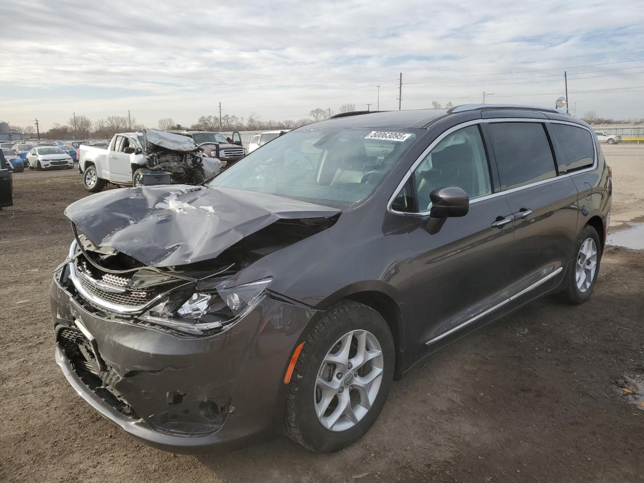 2018 Chrysler Pacifica Touring L იყიდება Des Moines-ში, IA - Front End