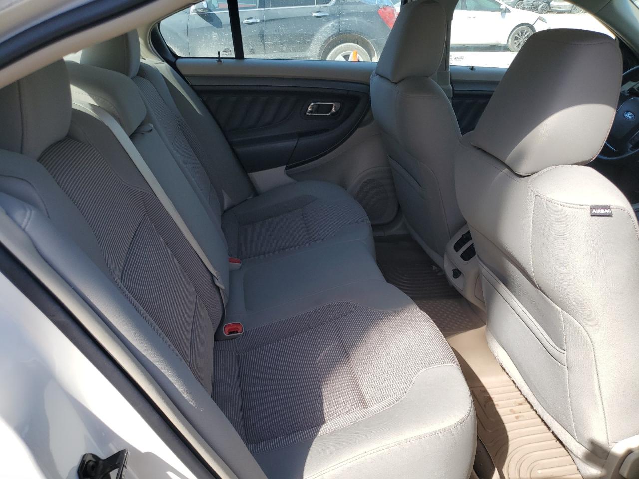 2011 Ford Taurus - Image 10