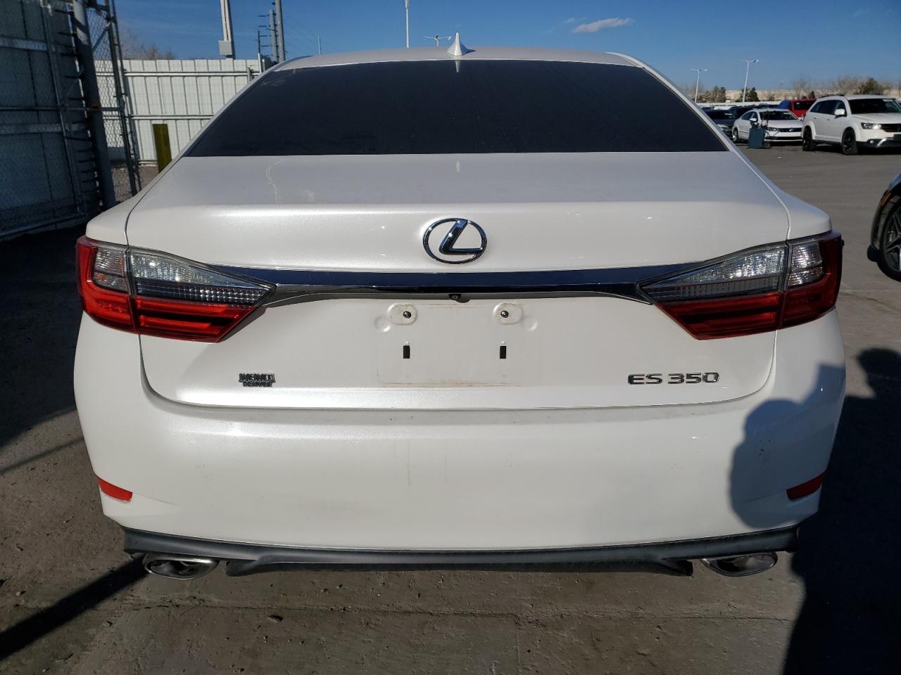 2017 Lexus ES - Image 6