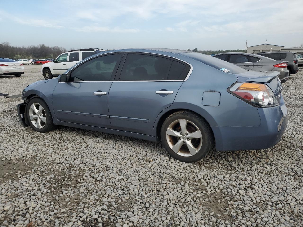 2010 Nissan Altima - Image 2
