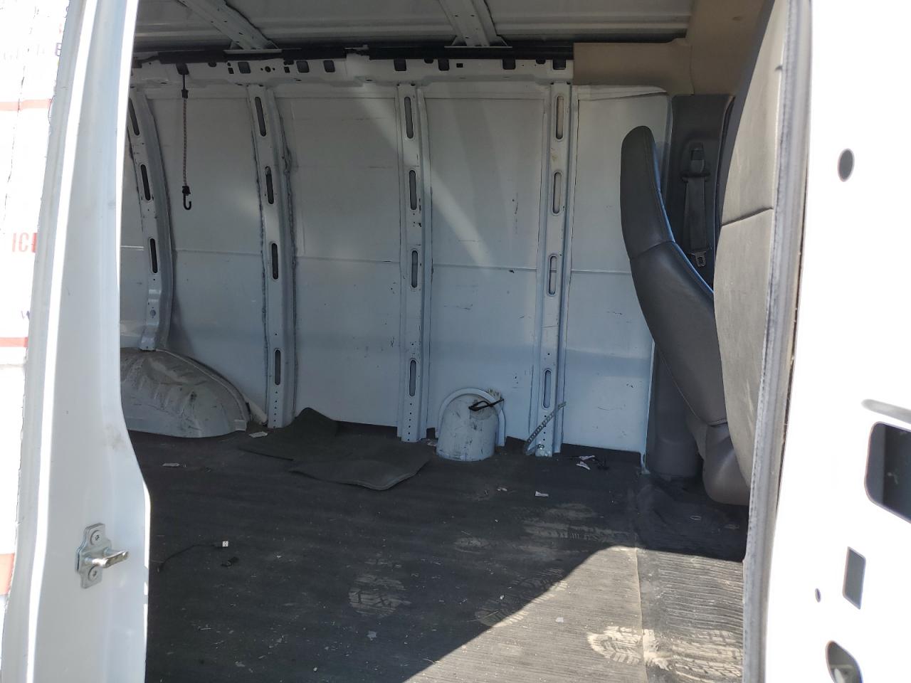 2007 Chevrolet Express - Image 11