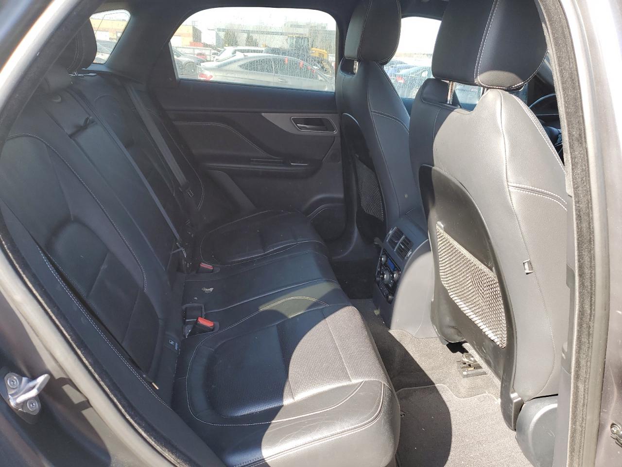 2018 Jaguar F-Pace - Image 11