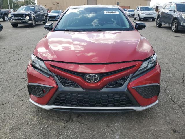  TOYOTA CAMRY 2021 Czerwony