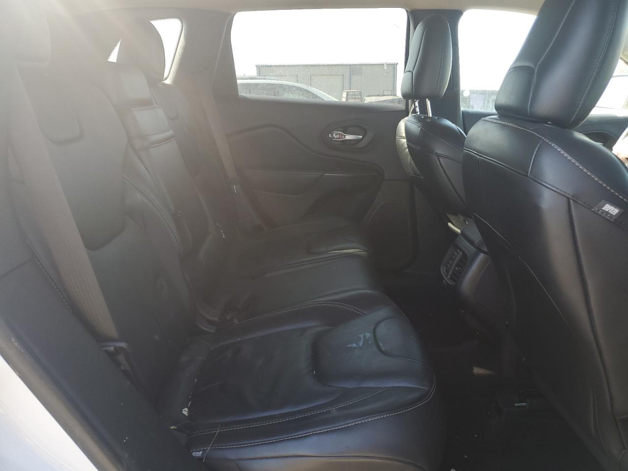 2017 Jeep Grand Cherokee - Image 11