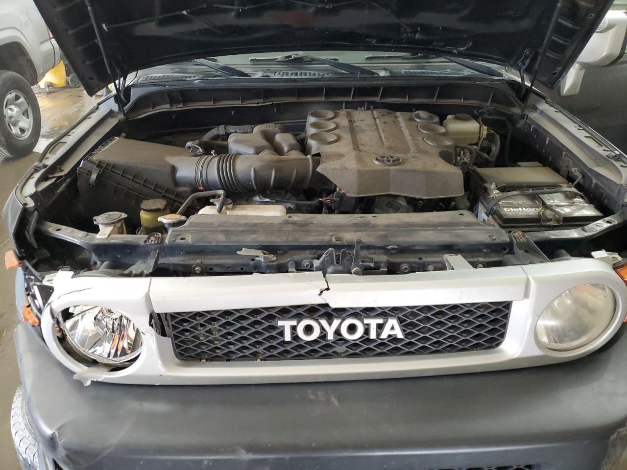 2011 Toyota FJ Cruiser - Image 12