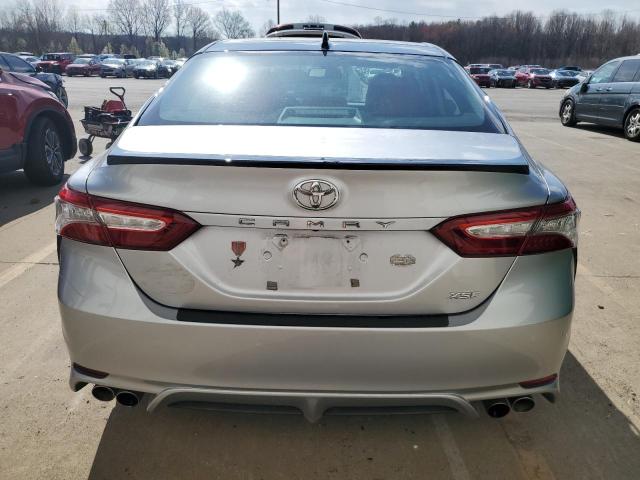  TOYOTA CAMRY 2019 Srebrny