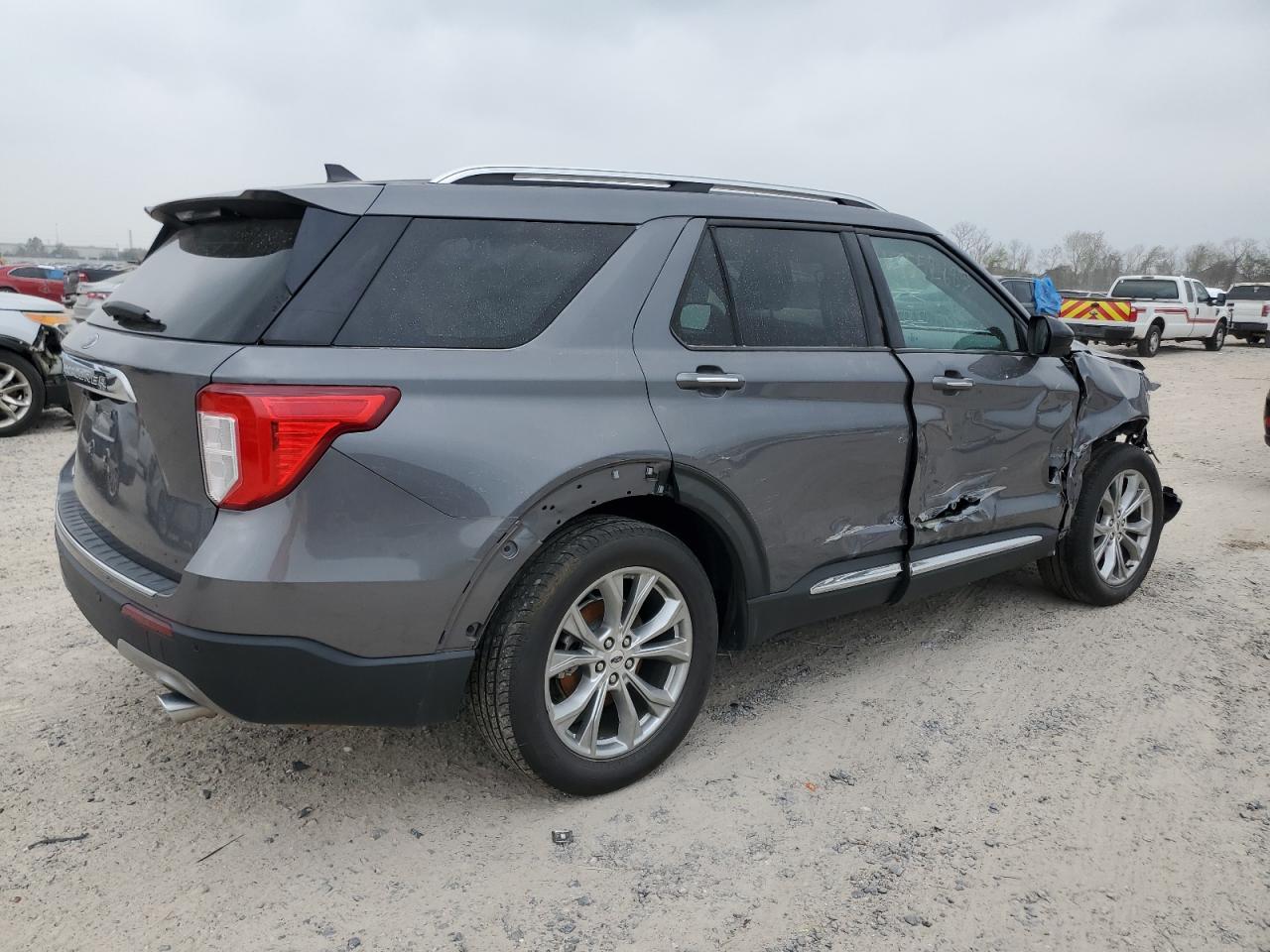 2022 Ford Explorer - Image 3