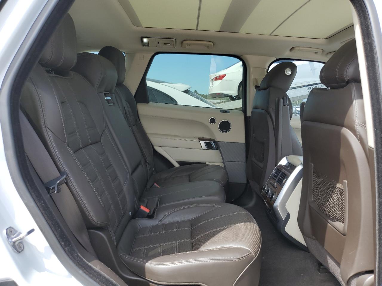 2016 Land Rover Range Rover - Image 11