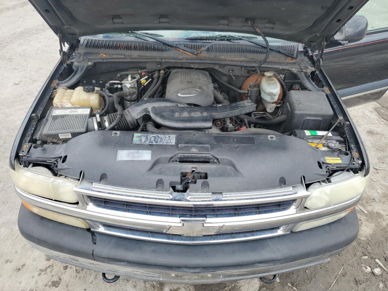 2003 Chevrolet Suburban - Image 13