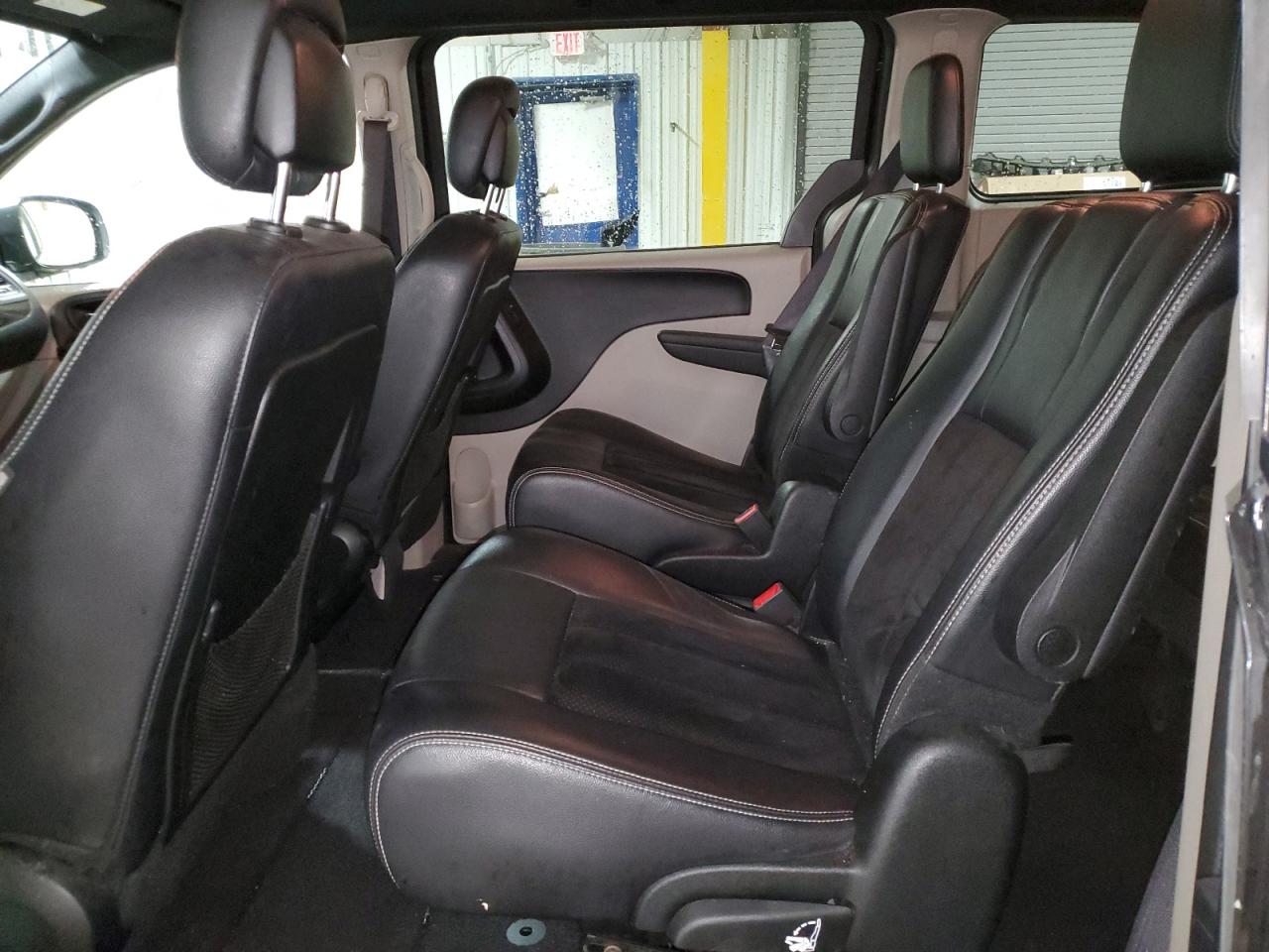 2017 Dodge Caravan - Image 11