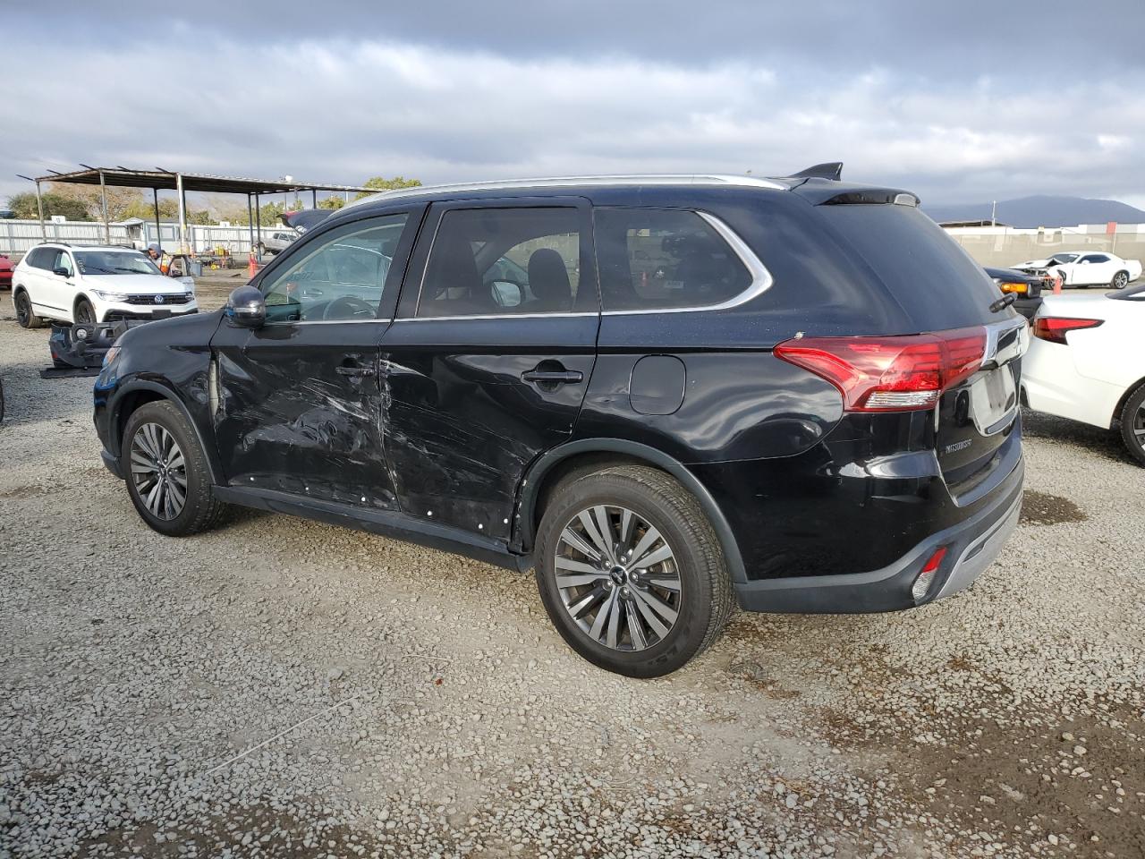 2019 Mitsubishi Outlander - Image 2