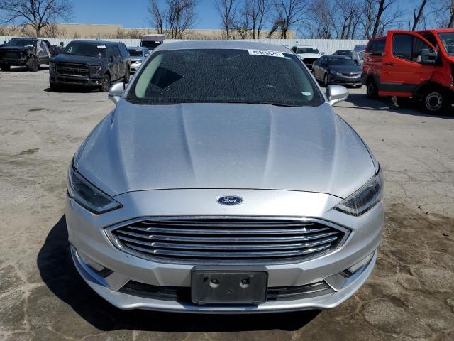 Sedans FORD FUSION 2017 Srebrny