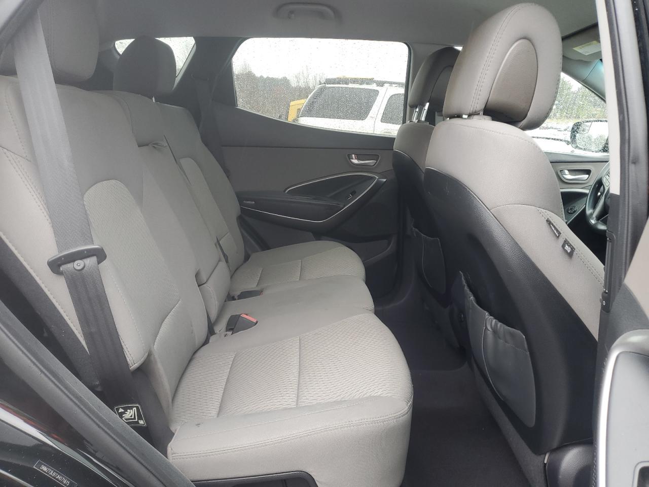 2018 Hyundai Santa Fe - Image 11