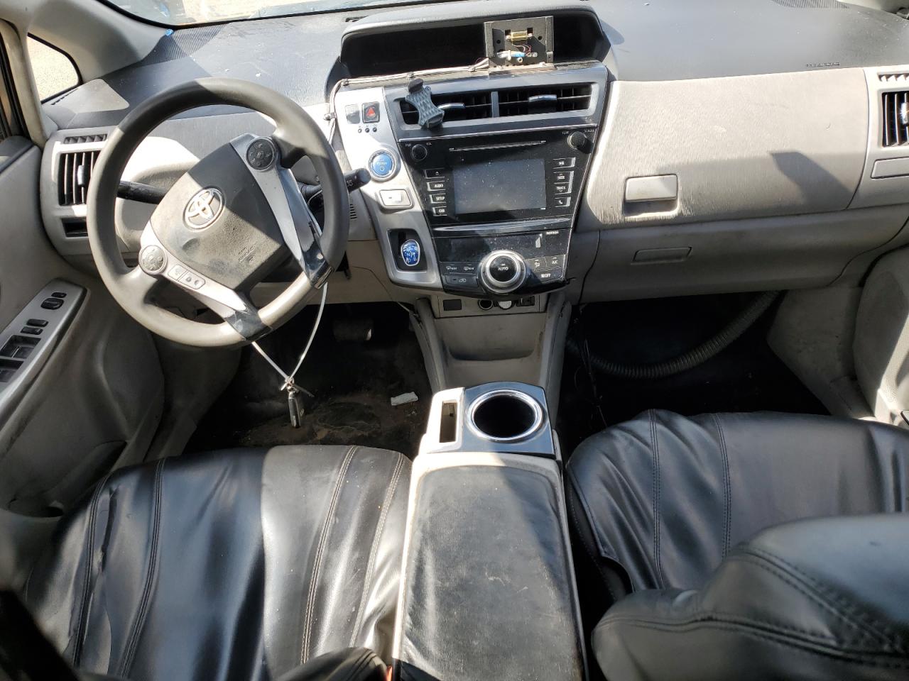 2016 Toyota Prius - Image 8