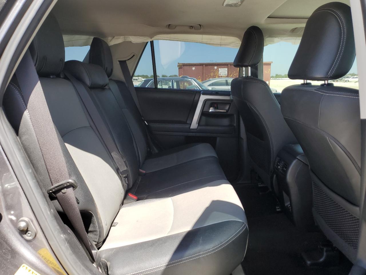 2020 Toyota 4Runner - Image 12