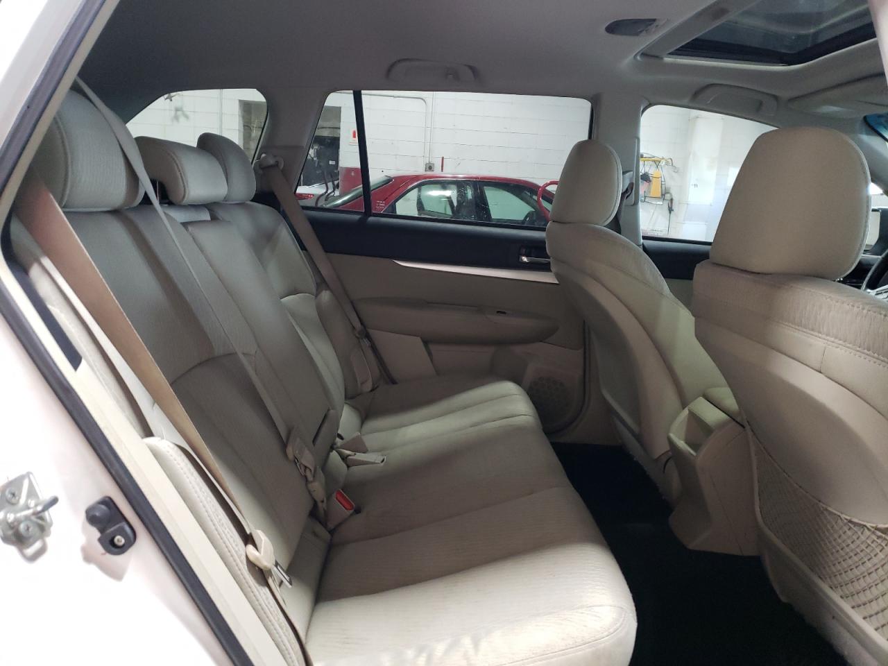 2011 Subaru Outback - Image 11
