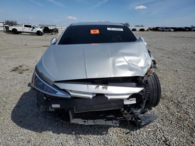  HYUNDAI ELANTRA 2019 Серебристый