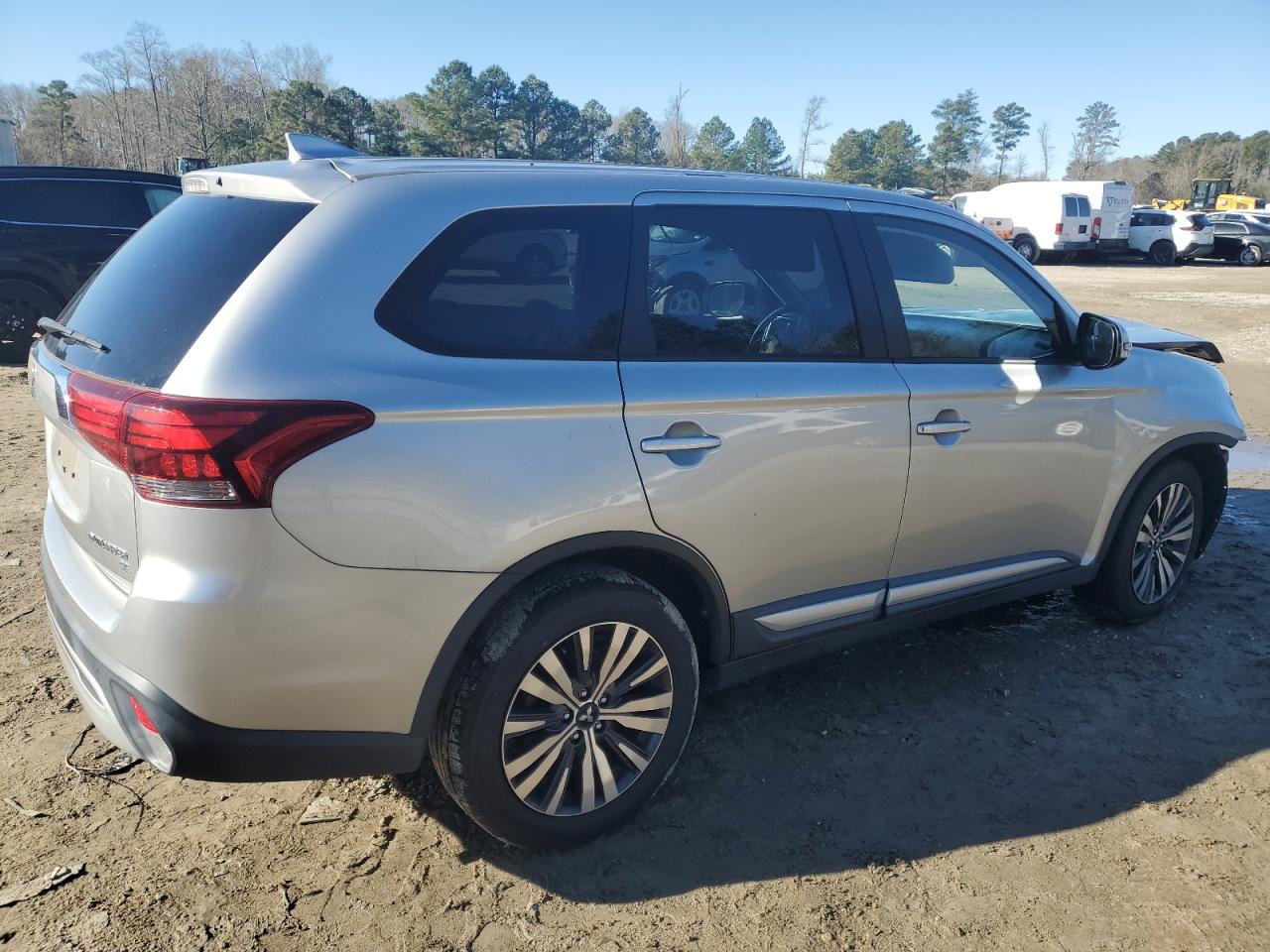 2019 Mitsubishi Outlander - Image 3