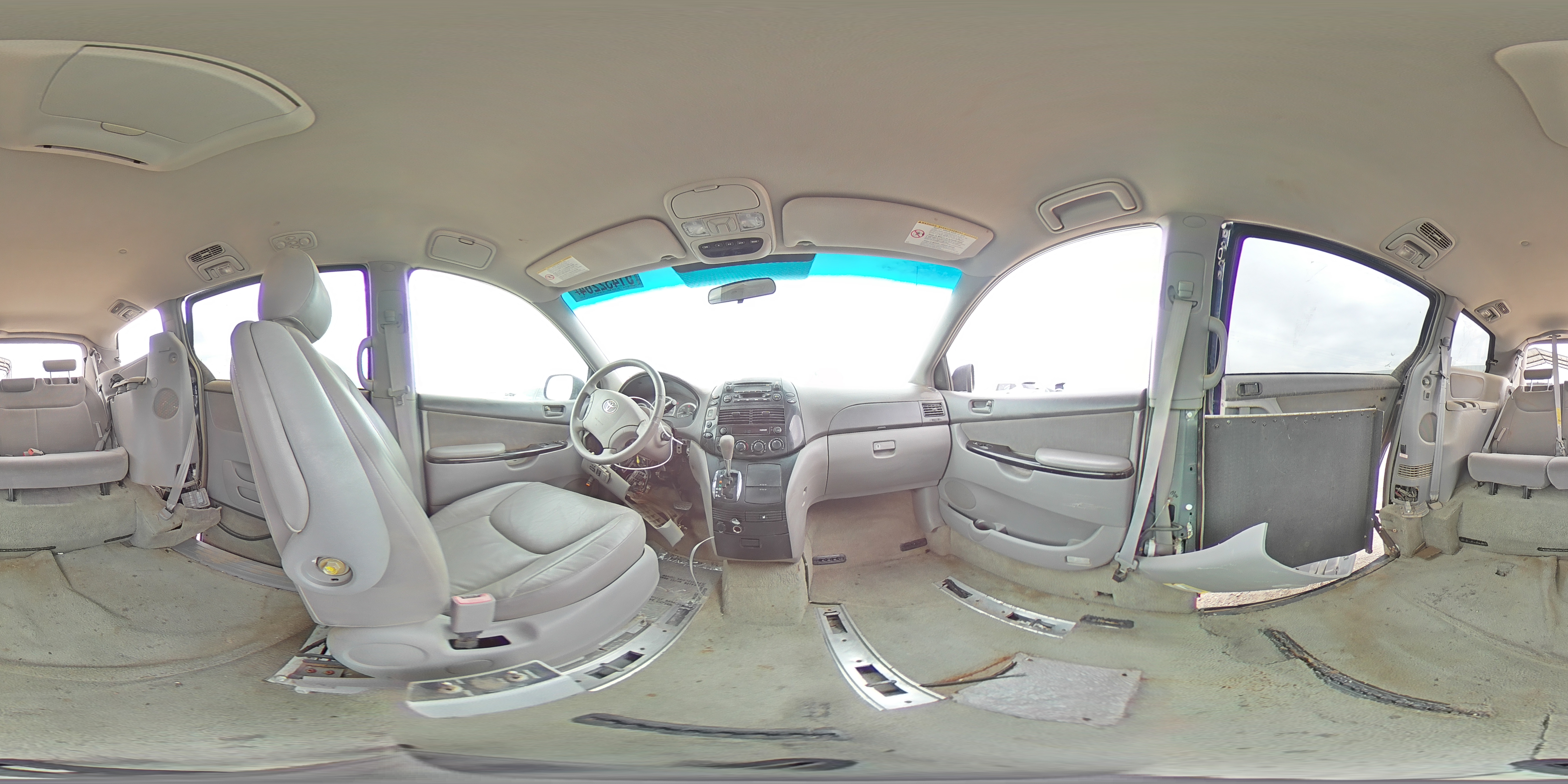 2004 Toyota Sienna - Image 13